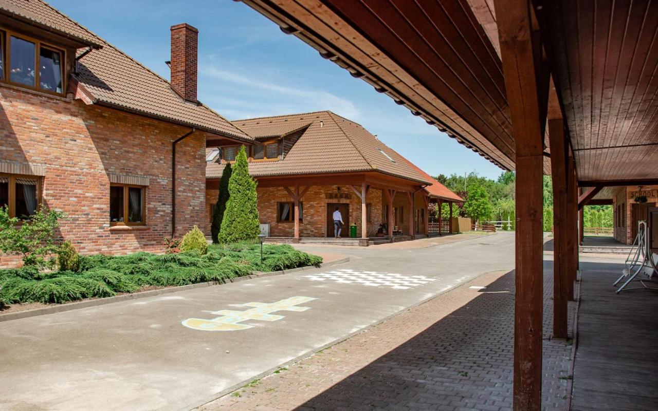 Podkowa Villa Police Exterior photo